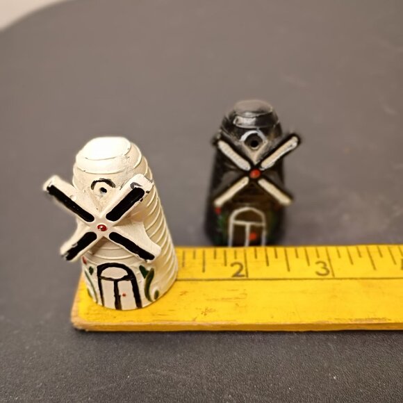 VTG Dutch Windmill Salt & Pepper Shakers Souvenir Of Caney Kansas Hand-Painted - Picture 5 of 15
